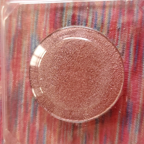 Younique Pressed Powder refill for magnetic cases or just as is. - Picture 2 of 3